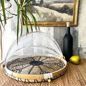 🌴Round Woven Straw Serving  Food Tent Tray W/Pop-Up Mesh Cover - Natural & Black